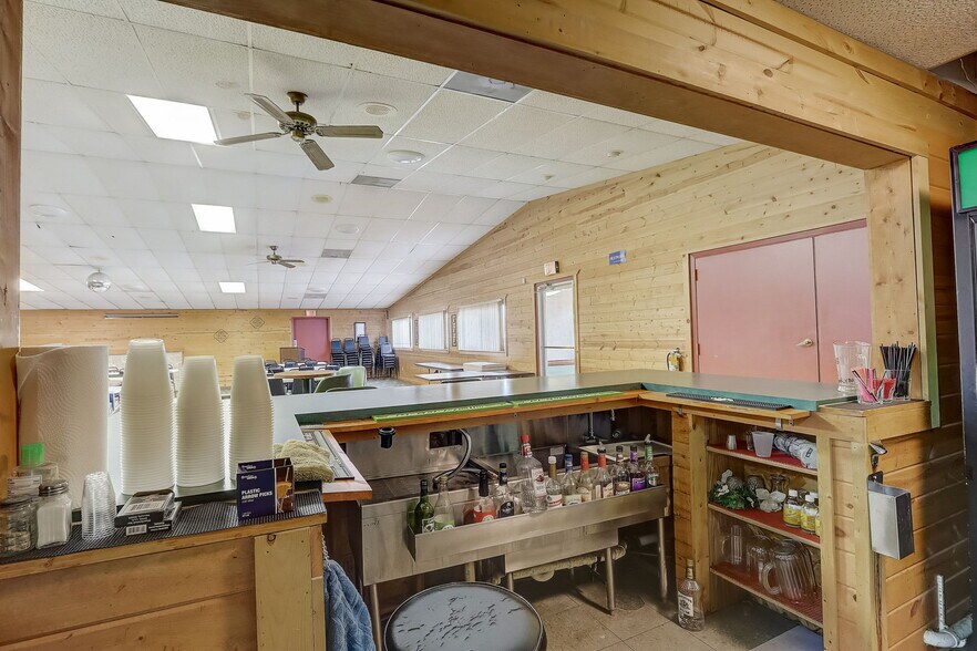 More Photos Of 711 W Racine St, Jefferson Restaurant For Sale