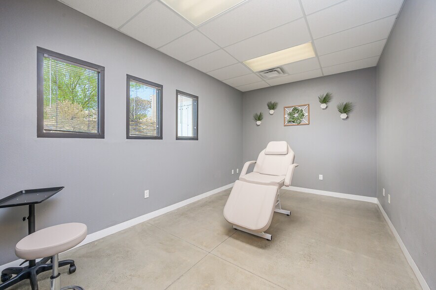 More Photos Of 1491 Palma Rd, Bullhead City Medical For Sale