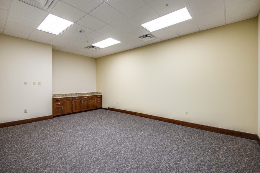 More Photos Of 1225 S Main St, Grapevine Loft Creative Space For Lease