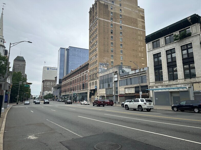 More Photos Of 583-587 Broad St, Newark Storefront Retail Office For Lease