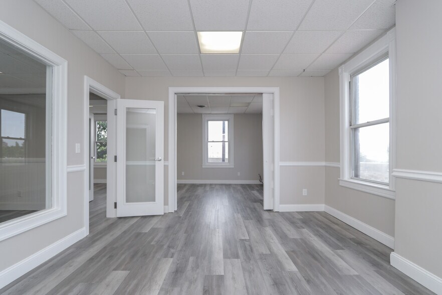 More Photos Of 939-941 E Columbus Ave, Springfield Office For Sale