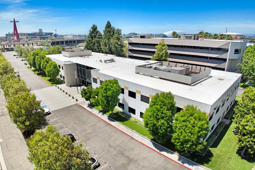 More Photos Of 744 N Eckhoff St, Orange Office For Sale