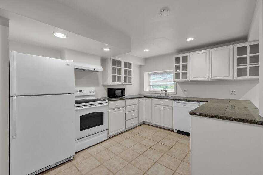 More Photos Of 172 16th Ave, Seattle Multifamily For Sale