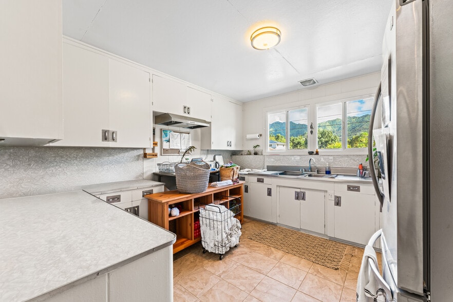 More Photos Of 2845 Lowrey Ave, Honolulu Restaurant For Sale