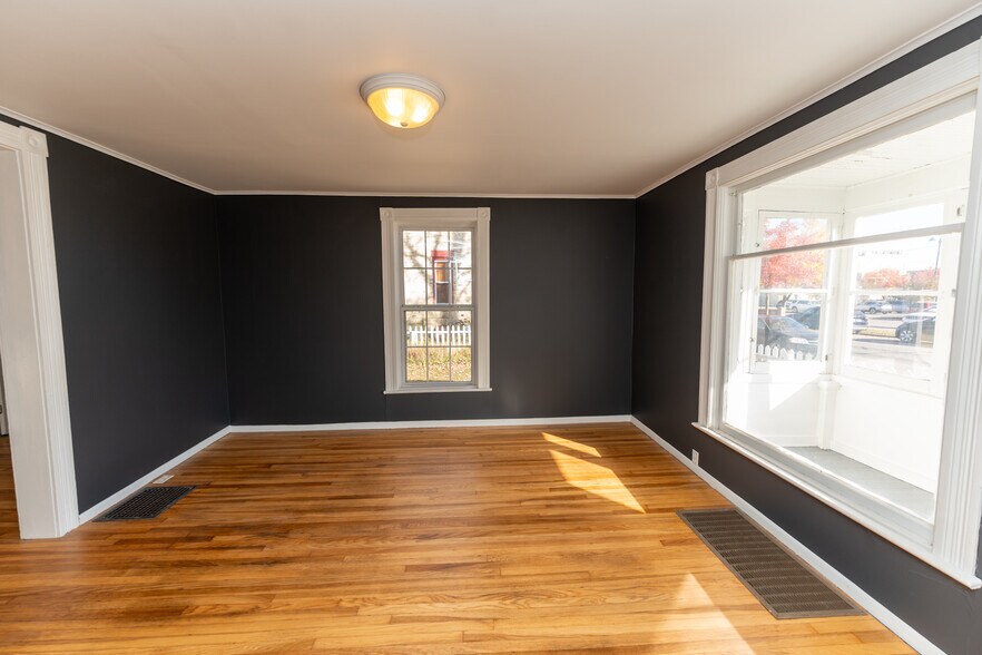 More Photos Of 218 S Washington St, Mt Pleasant Office For Sale