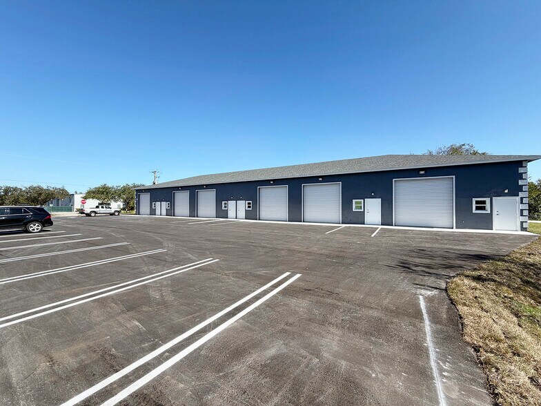 Primary Photo Of 1602 SE South Niemeyer Cir, Port Saint Lucie Warehouse For Lease