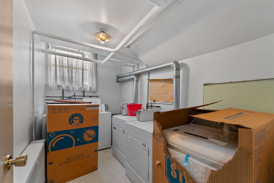 More Photos Of 29 Laren St, Wahnapitae Apartments For Sale