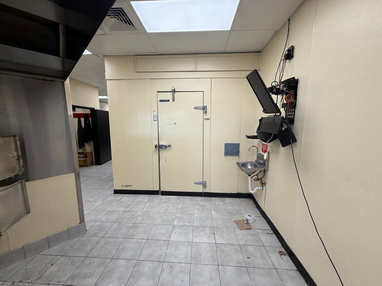 More Photos Of 209 S Cocoa Blvd, Cocoa Fast Food For Lease