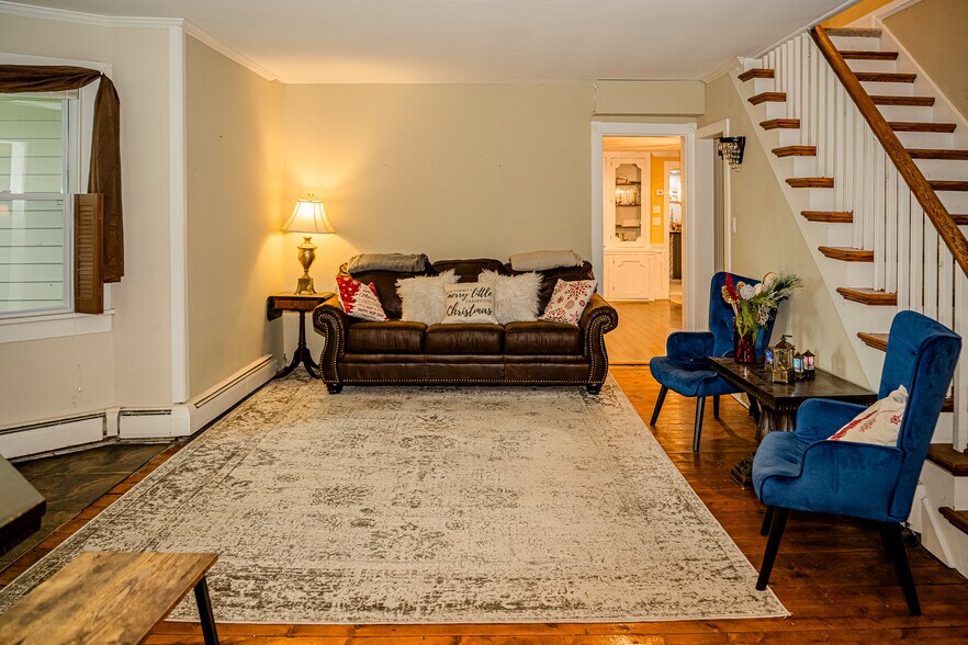 More Photos Of 2735 PA-390, Canadensis Hospitality For Sale