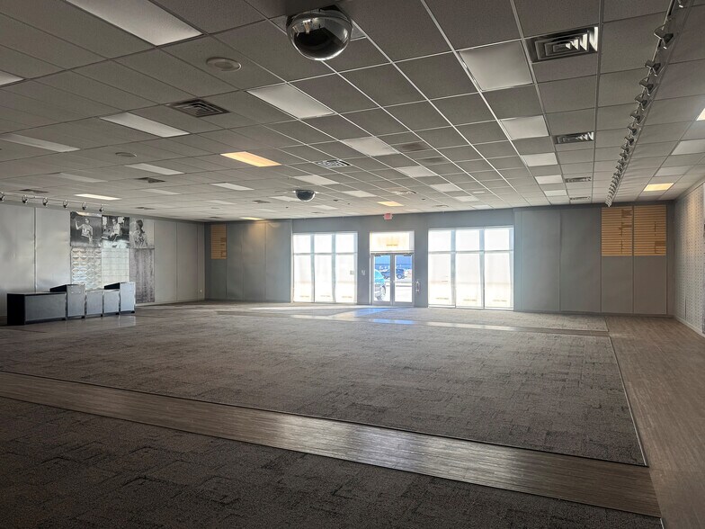 More Photos Of 2010-2020 E 1st St, Pratt Storefront For Sale