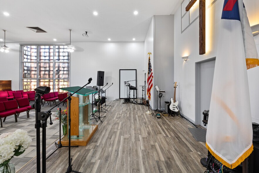 More Photos Of 375 S K St, Oxnard Religious Facility For Sale