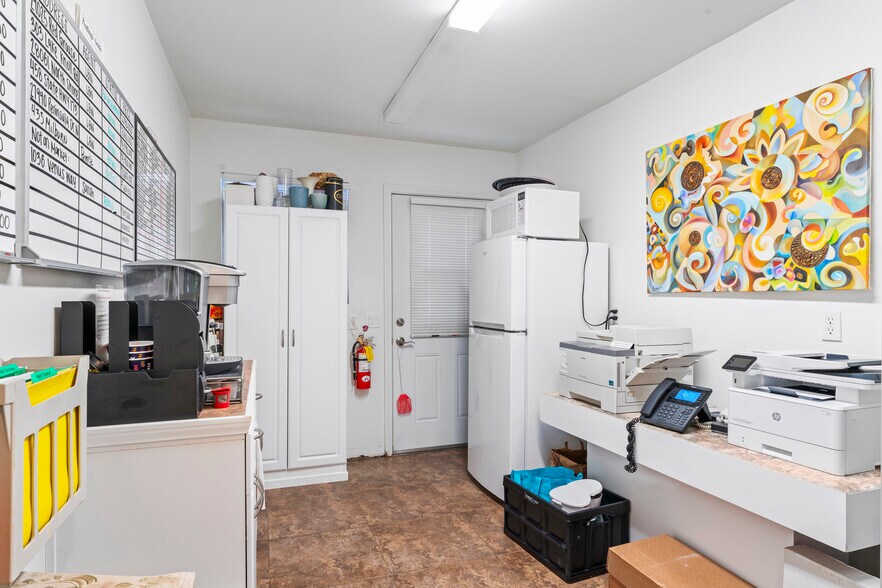 More Photos Of 27180 Highway 189, Blue Jay Office For Sale