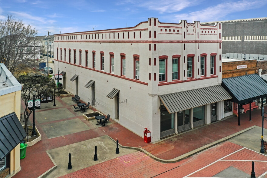 More Photos Of 150 W Main St, Lewisville Bar For Lease