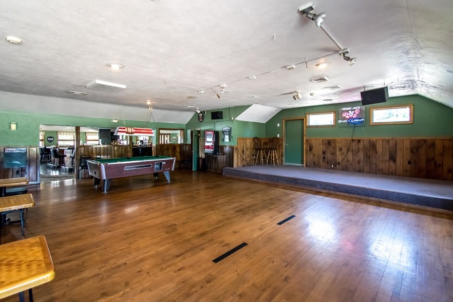 More Photos Of 141 Congamond Rd, Southwick Restaurant For Lease