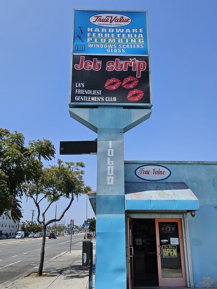 More Photos Of 10600-10624 Hawthorne Blvd, Lennox Bar For Sale