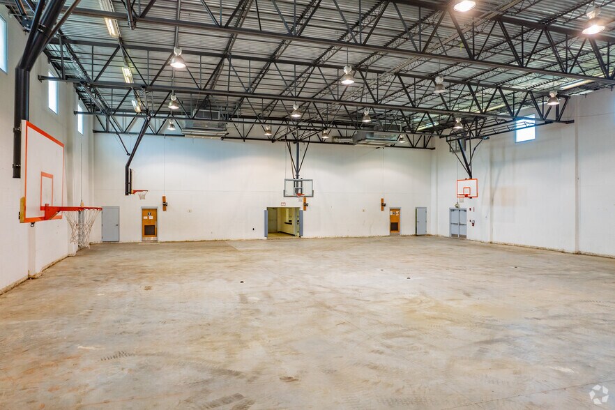 More Photos Of 2526 W Sligh Ave, Tampa Freestanding For Lease