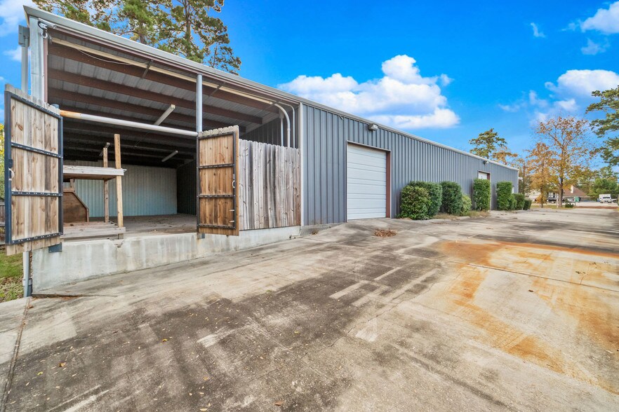 More Photos Of 32219 Tamina Rd, Magnolia Distribution For Lease