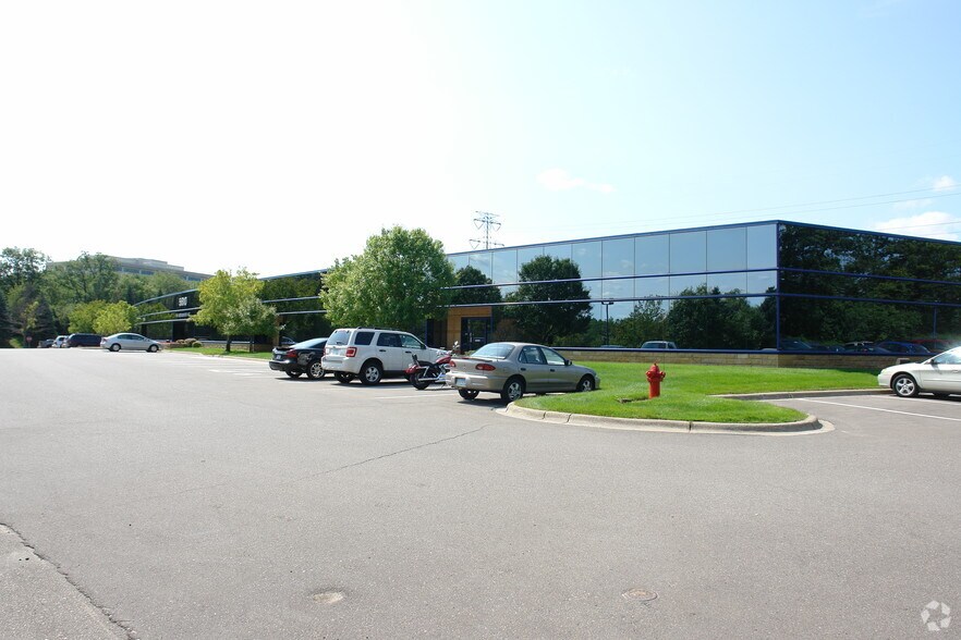 More Photos Of 5600-5610 Rowland Rd, Minnetonka Light Distribution For Lease