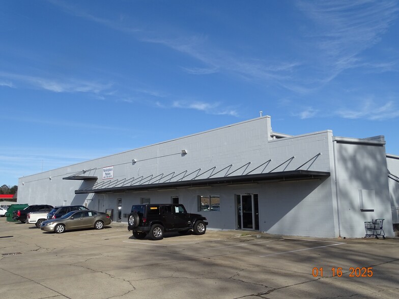 Primary Photo Of 110 Market Pl, Hazlehurst Freestanding For Lease