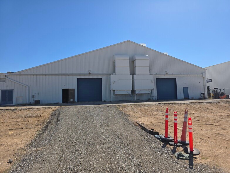 More Photos Of 18308 Readiness St, Victorville Airplane Hangar For Lease