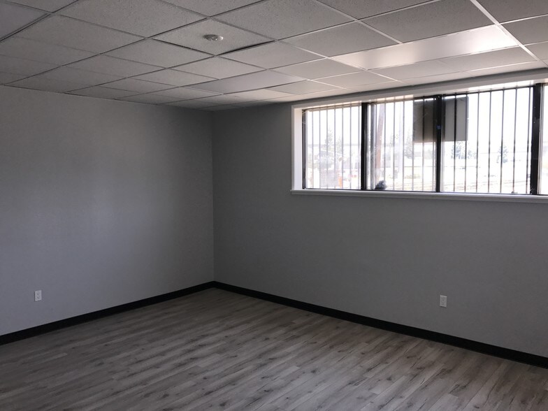More Photos Of 2525 Kansas Ave, Riverside Manufacturing For Sale