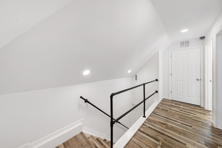 More Photos Of 40 Amboy Rd, Old Bridge Flex For Sale