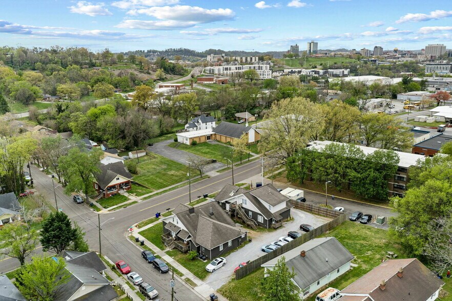 More Photos Of 1923-1925 McCalla Ave, Knoxville Apartments For Sale