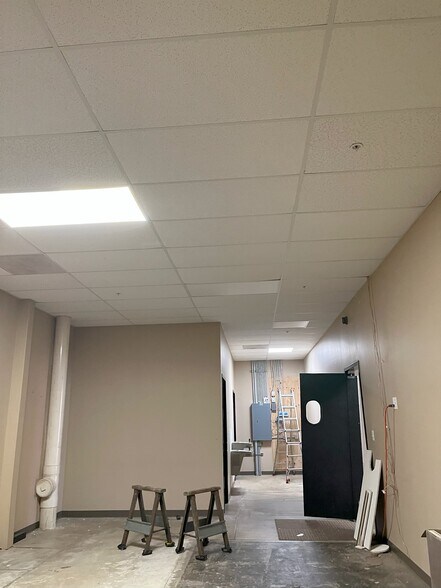 More Photos Of 1001 18th Ave NW, Austin Storefront For Lease