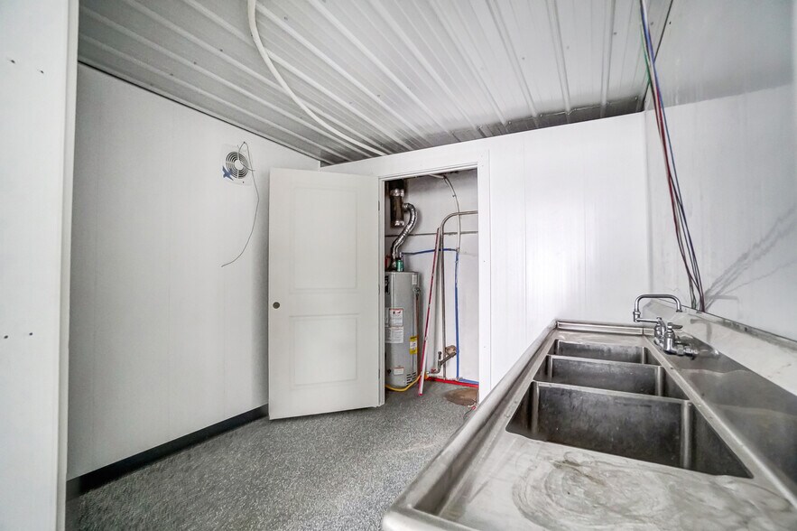 More Photos Of 994 E Market St, Celina Freestanding For Sale