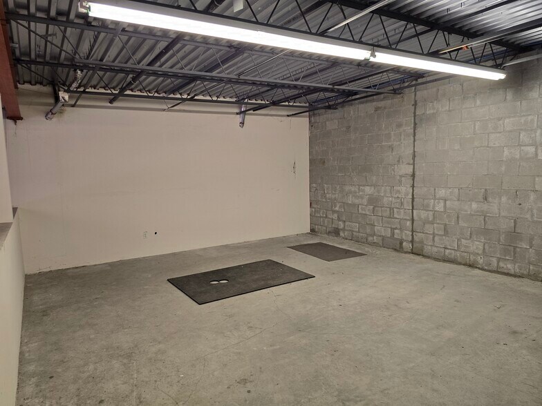 More Photos Of 829-829 S Kings Hwy, Fort Pierce Warehouse For Lease