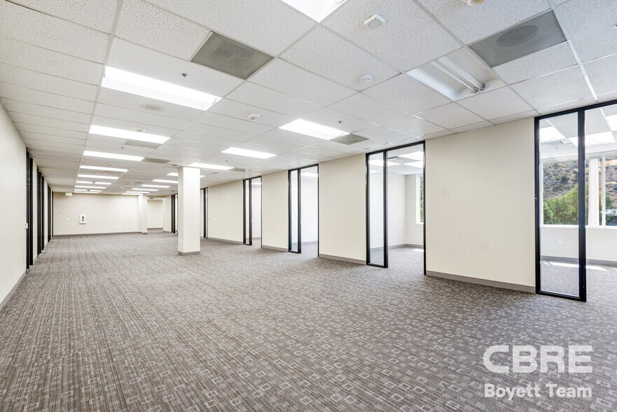 More Photos Of 26025 Mureau Rd, Calabasas Office For Sale