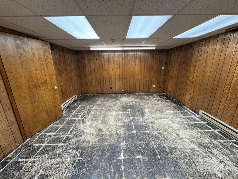 More Photos Of 132 Main St, Southington Bank For Lease
