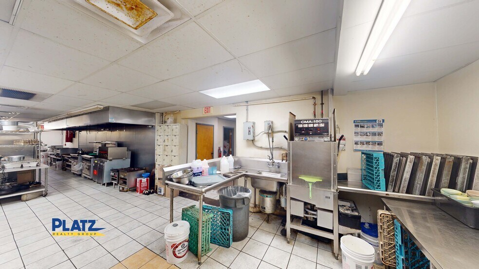 More Photos Of 3864 Youngstown Rd SE, Warren Restaurant For Sale