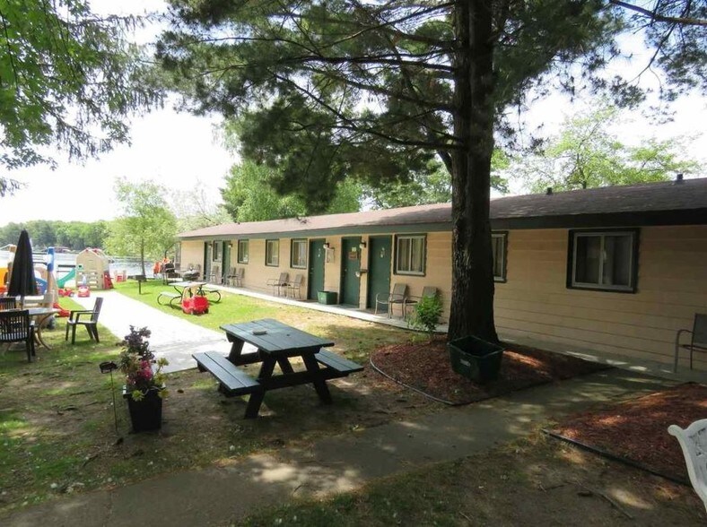 More Photos Of 1080 E Hiawatha Dr, Wisconsin Dells Hotel For Sale