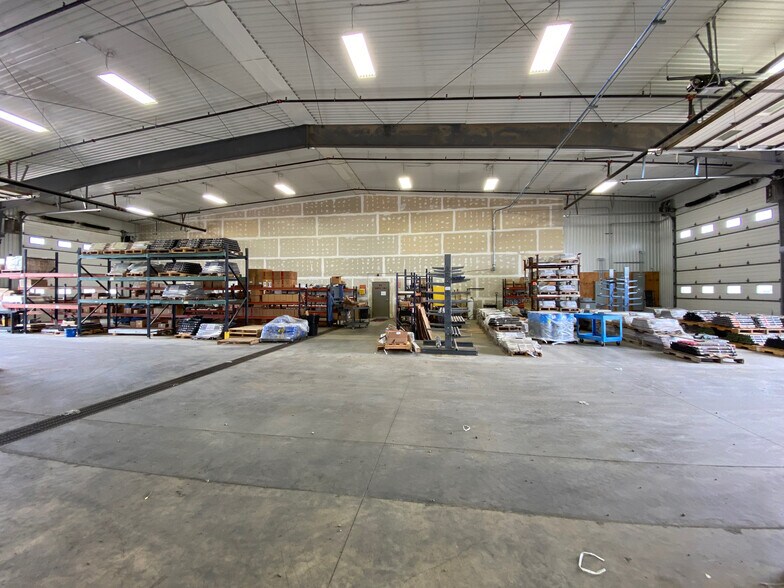 More Photos Of 517 Well St, Williston Warehouse For Sale