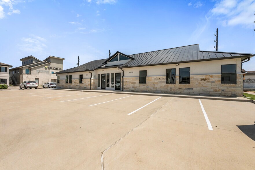 More Photos Of 213 Bella Katy Dr, Katy Medical For Lease