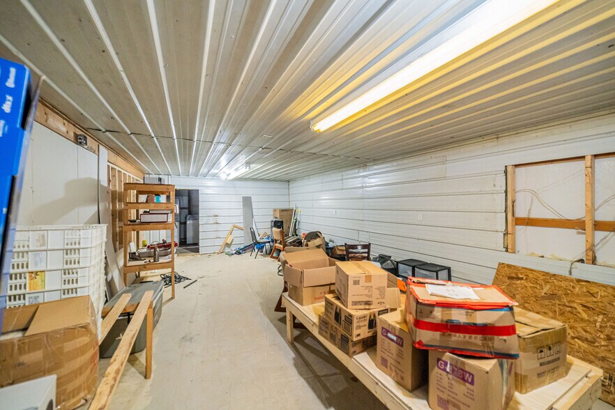 More Photos Of 6641 US Highway 62 W, Kuttawa Flex For Sale