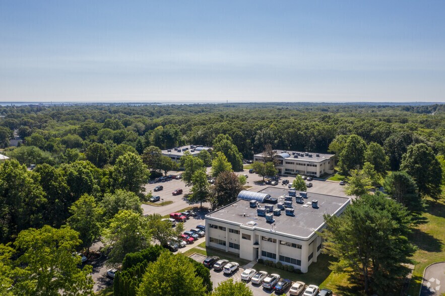 More Photos Of 49 State Rd, Dartmouth Medical For Lease