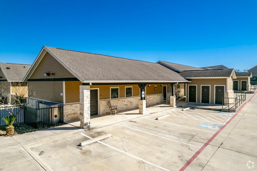 More Photos Of 301 W State Highway 72, Kenedy Hotel For Sale