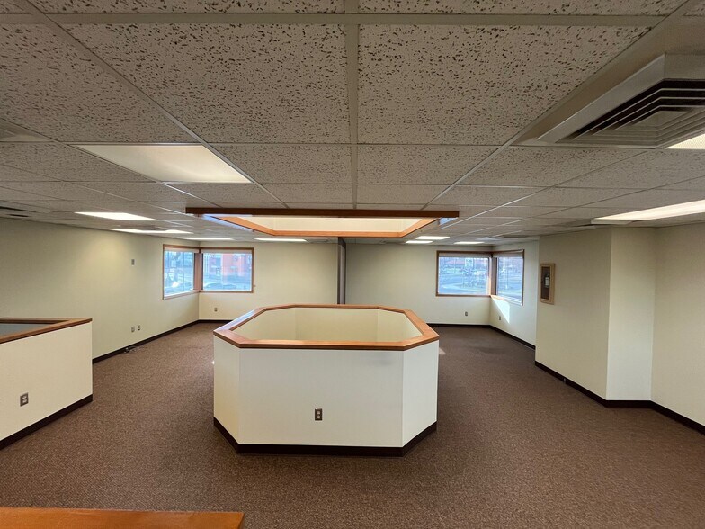 More Photos Of 2626 W Kennewick Ave, Kennewick Office For Sale