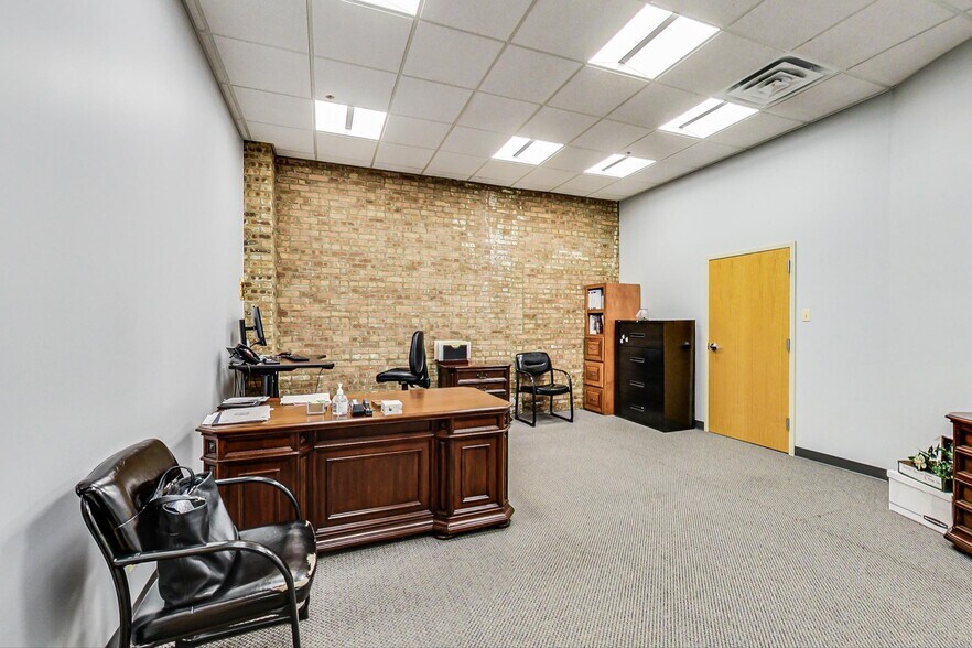 More Photos Of 526 E 114th Pl, Chicago Manufacturing For Lease