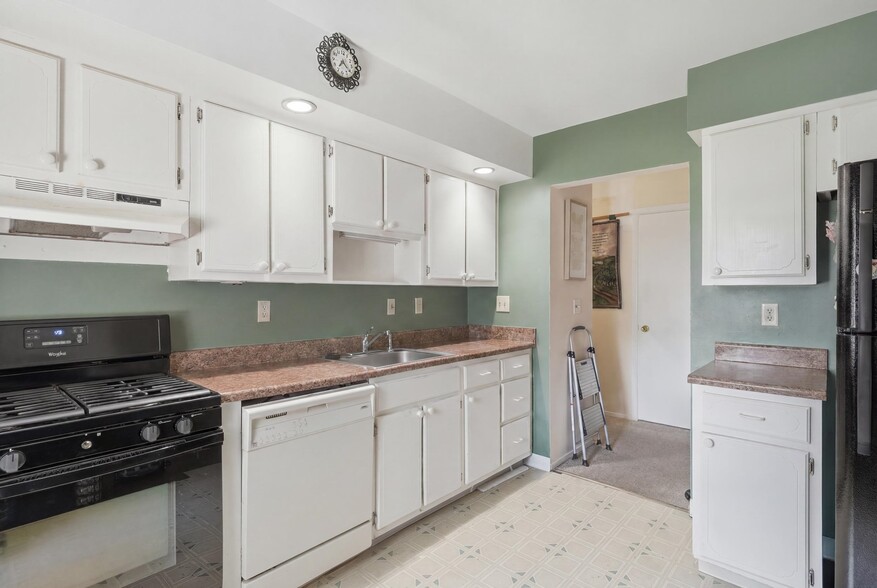 More Photos Of 3 Pierces Rd, Newburgh Office Residential For Sale