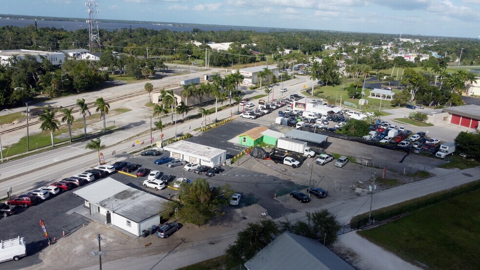 More Photos Of 3340 Palm Beach Blvd, Fort Myers Freestanding For Sale