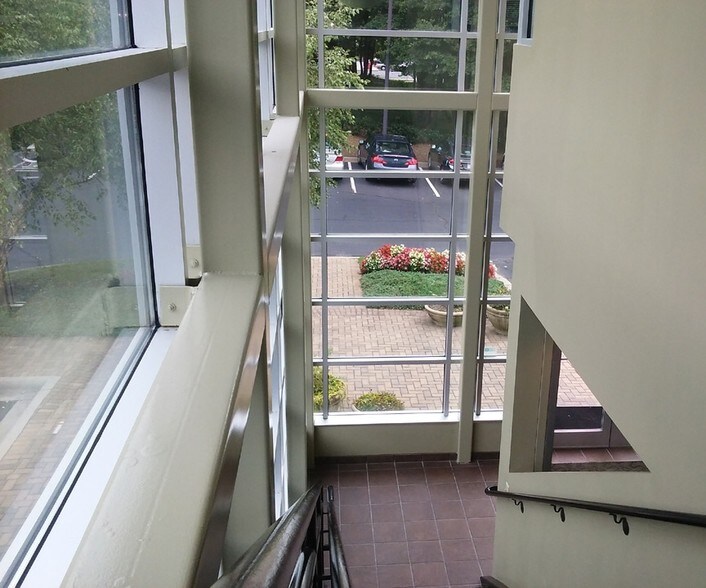 More Photos Of 2320 W Morehead St, Charlotte Loft Creative Space For Lease