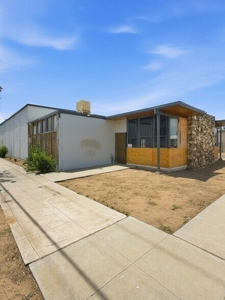 More Photos Of 211 M St, Fresno Service For Sale