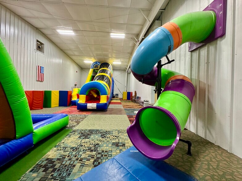 More Photos Of 2509 S 1st St, Terre Haute Showroom For Sale