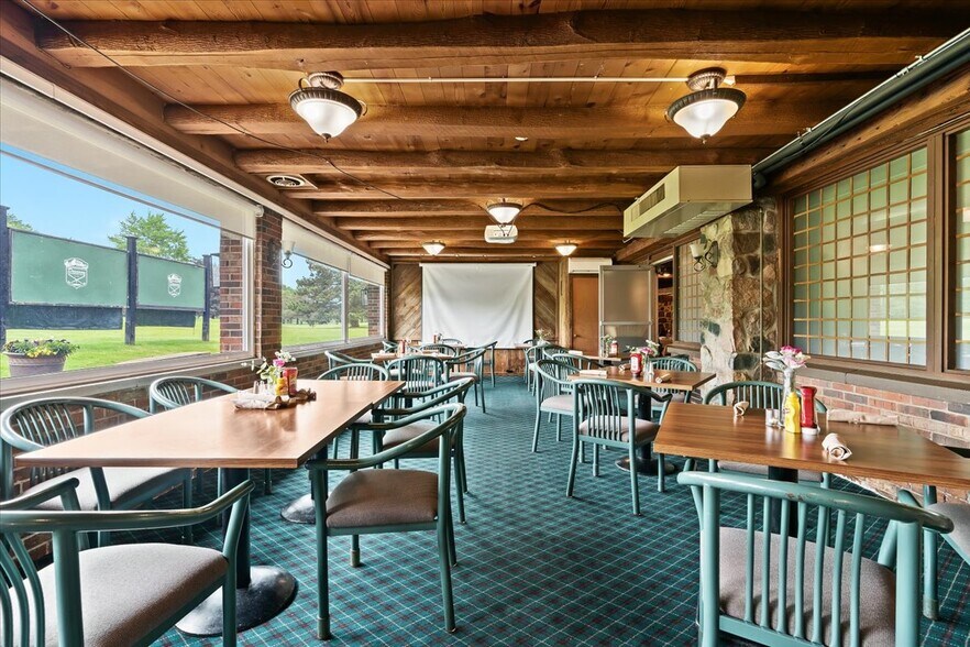 More Photos Of 9512 E Lippincott Blvd, Davison Golf Course Driving Range For Sale