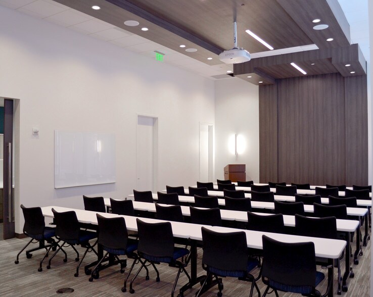 More Photos Of 171 17th St Nw, Atlanta Office For Lease