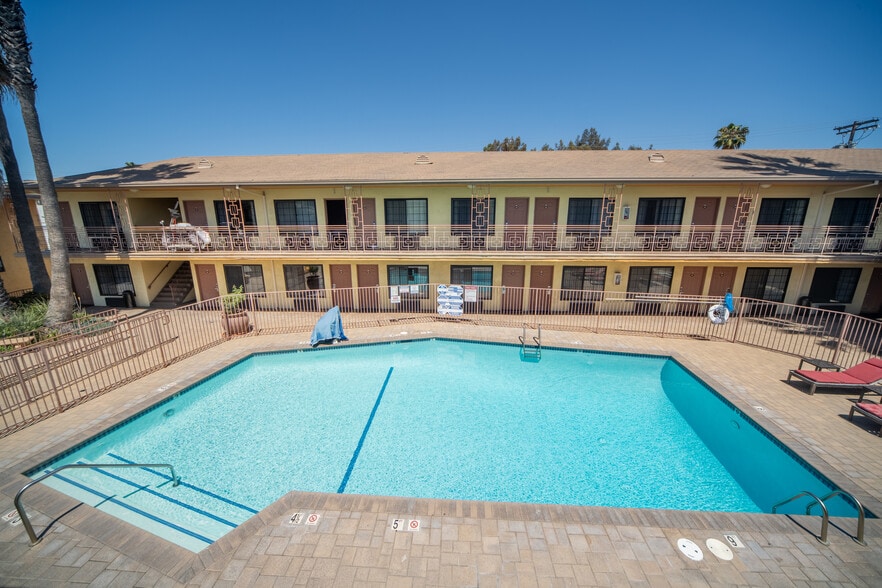 More Photos Of 12933 Ventura Blvd, Studio City Hotel For Sale