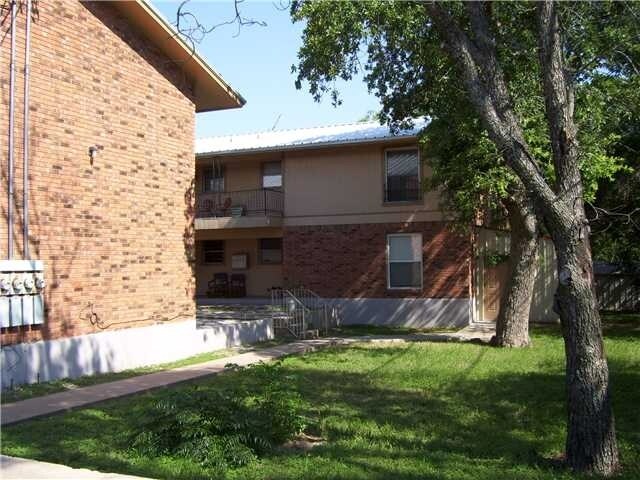 More Photos Of 208-210 N Vanderveer St, Burnet Apartments For Sale